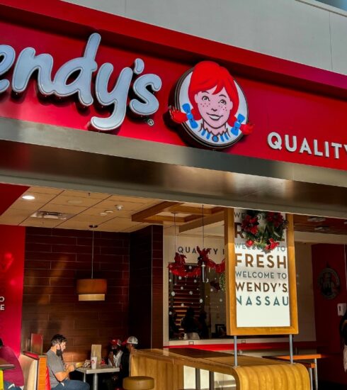 Amerykański gigant gastronomiczny, sieć restauracji Wendy’s, oficjalnie zapowiada wejście na polski rynek.